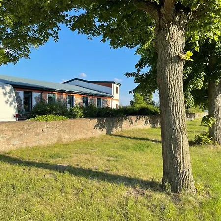 Appartamento Naturnahes, Neu Eingerichtetes Mit 1 Schlafzimmer Neu Gaarz