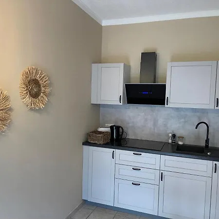 Naturnahes, Neu Eingerichtetes Mit 1 Schlafzimmer * Neu Gaarz