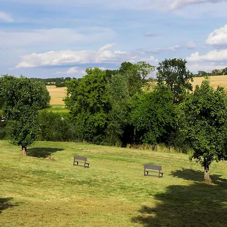 Naturnahes, Neu Eingerichtetes Mit 1 Schlafzimmer *